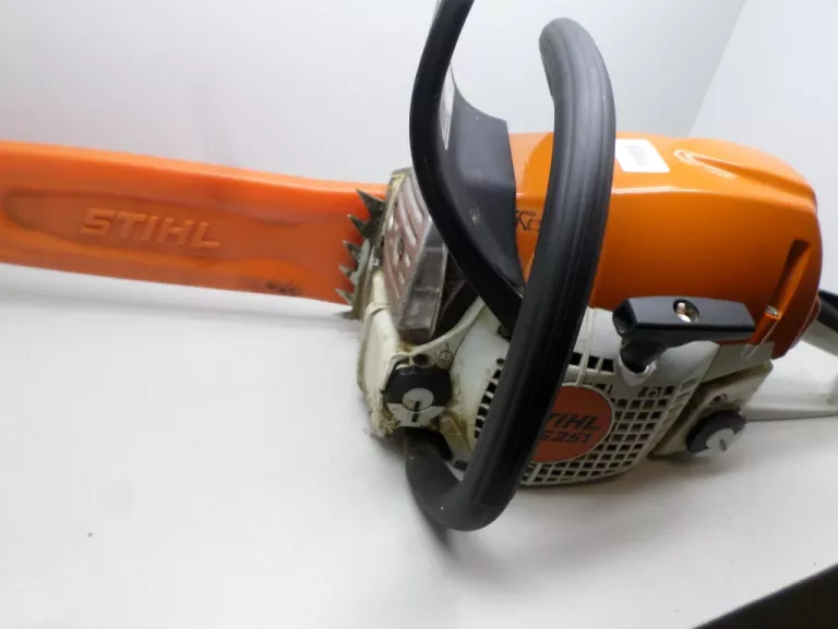 PIŁA SPALINOWA STIHL 251/C 2023R.