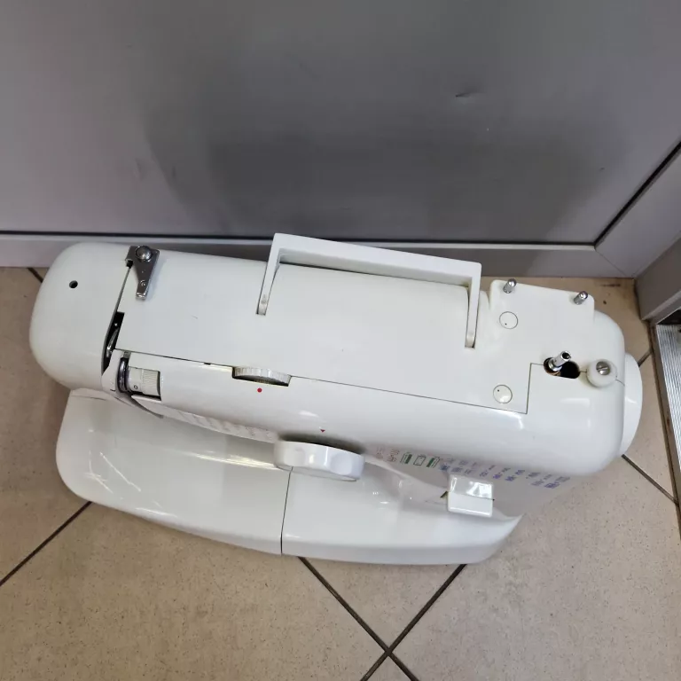 MASZYNA DO SZYCIA VICTORIA 270B