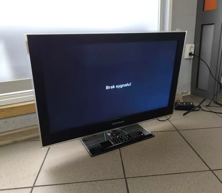 TELEWIZOR THOMSON 26HS4244 LCD 26" 1366X768 + PODSTAWA / ZAS / PILOT