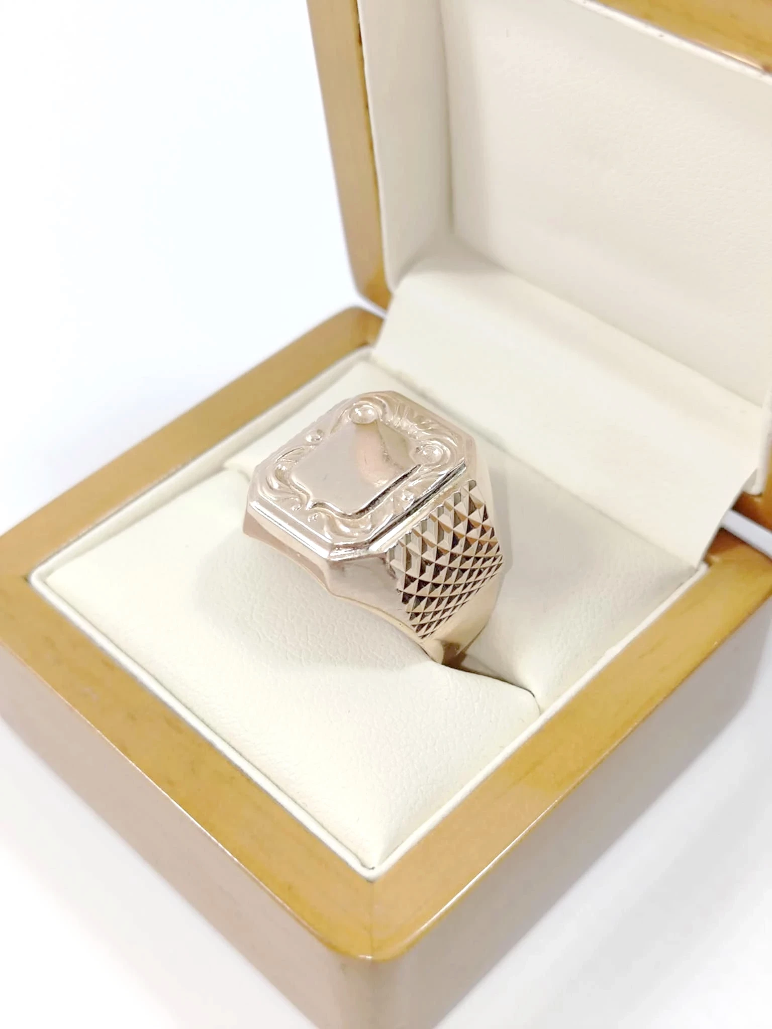 zloty-sygnet-1052g-585-r26-20-x-15mm-material-17128-2