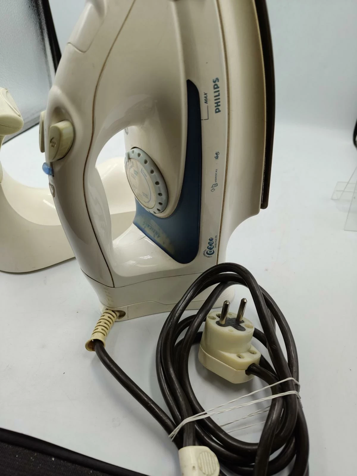 zelazko-bezprzewodowe-philips-azur-excel-plus-555-z-podstawa-model-azur