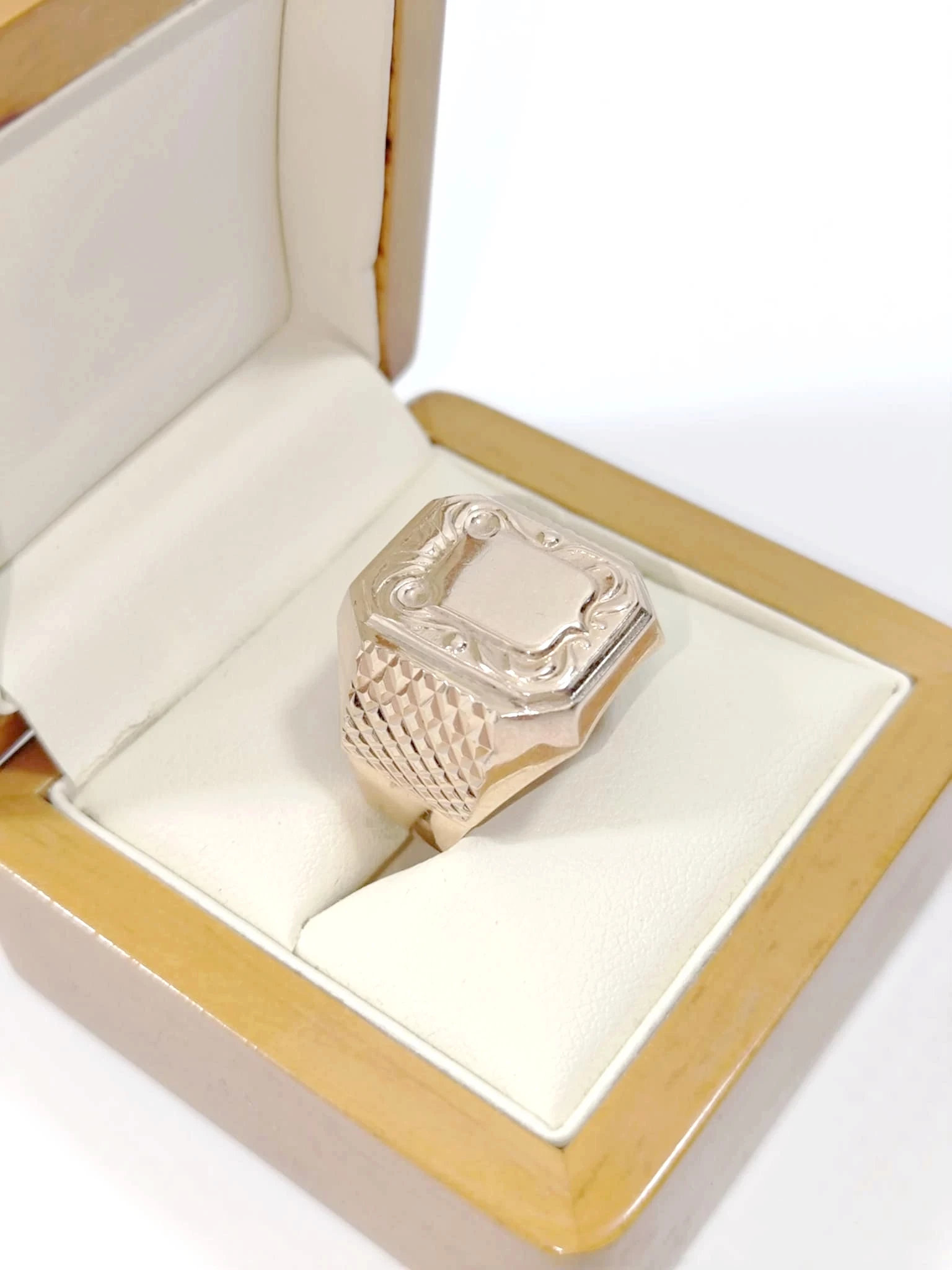 zloty-sygnet-1052g-585-r26-20-x-15mm-stan-11323-2