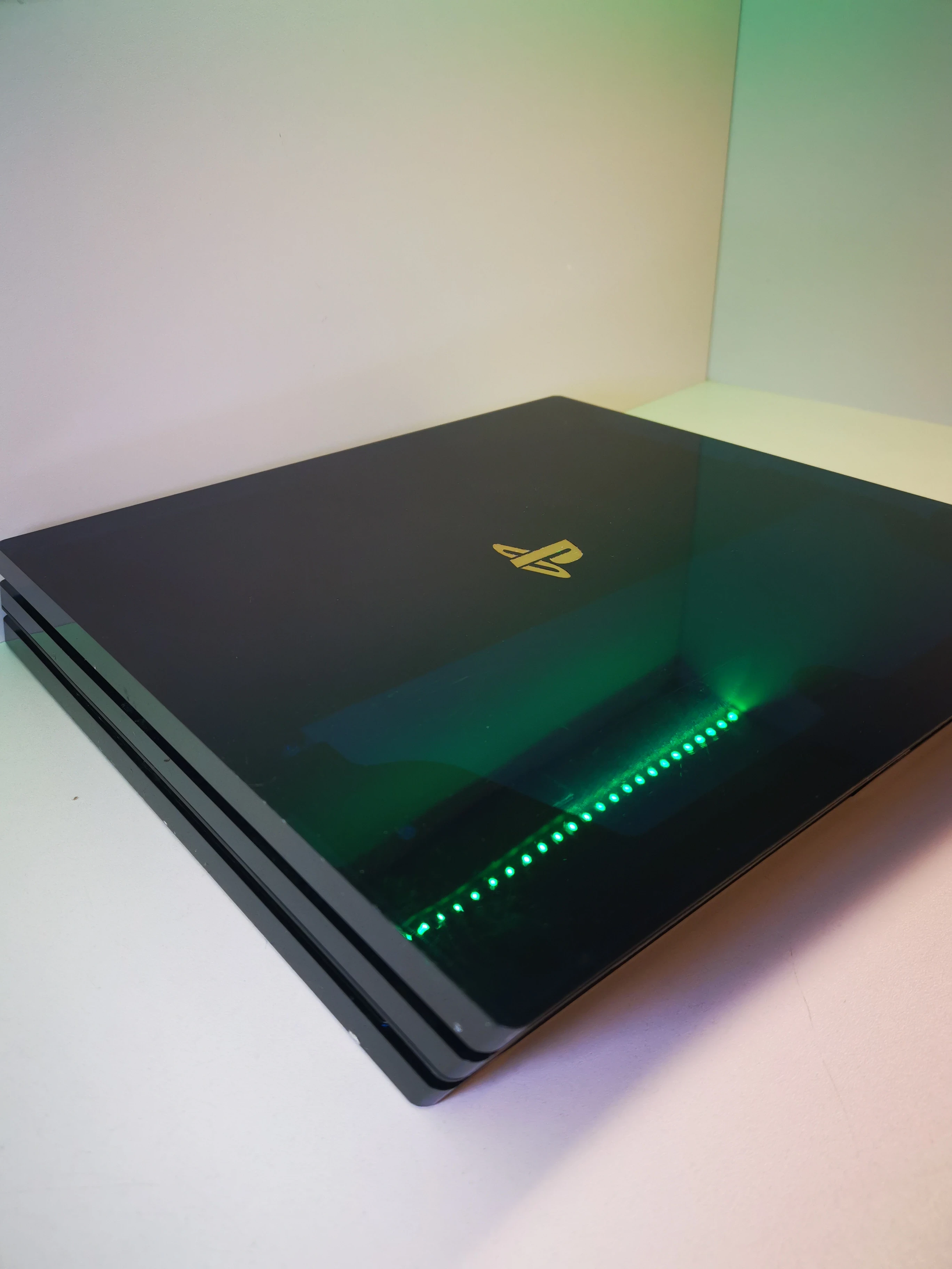 konsola-playstation-4-pro-500-million-limited-edition-rodzaje-odtwarzanych-nosnikow-205982-1