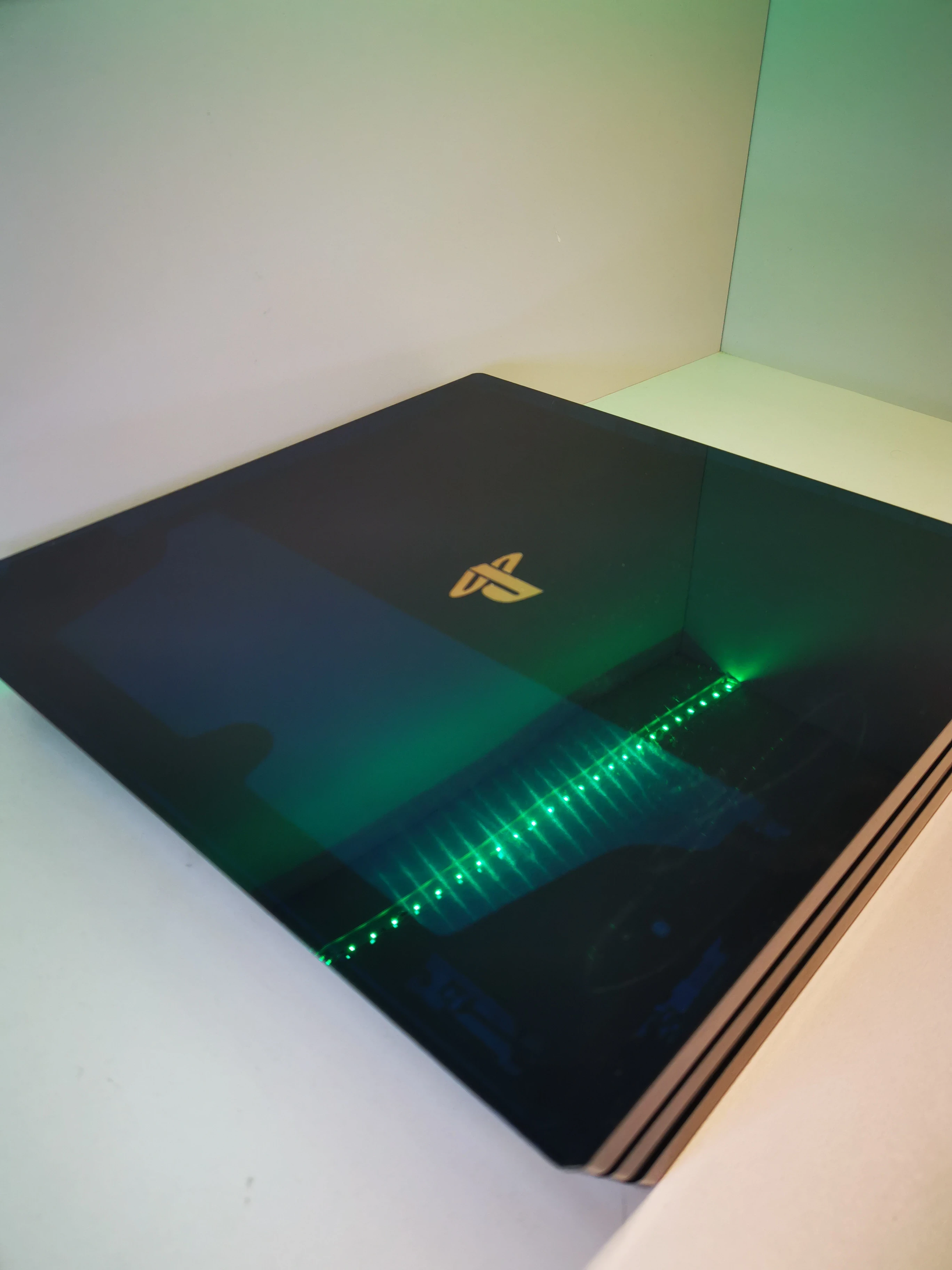 konsola-playstation-4-pro-500-million-limited-edition-komunikacja-205986-2