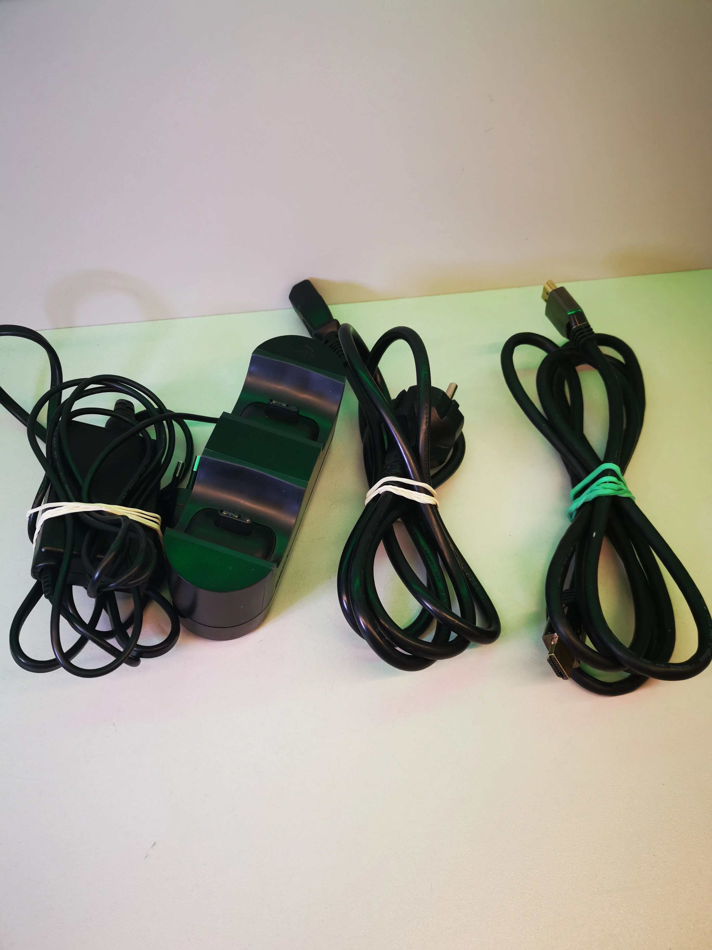 konsola-playstation-4-pro-500-million-limited-edition-waga-produktu-400