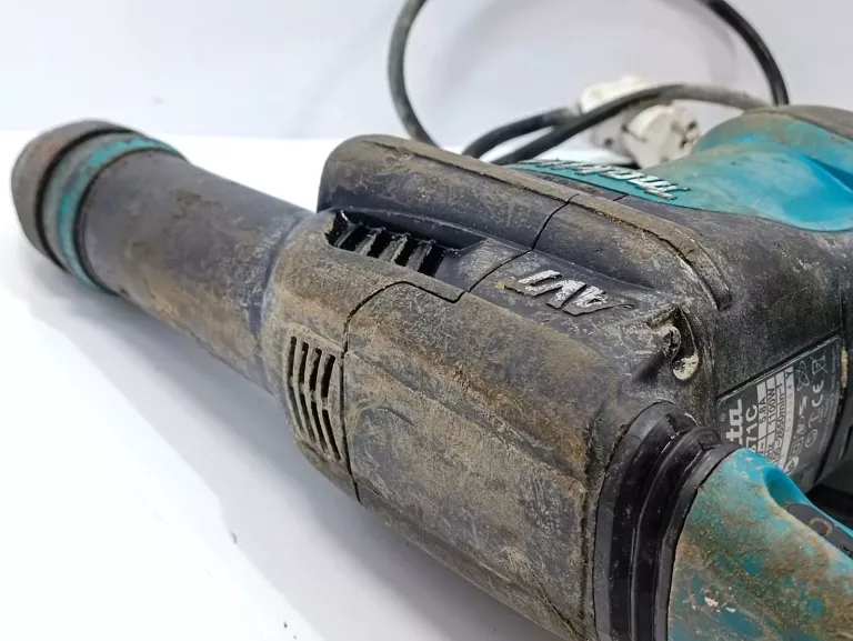 MŁOT UDAROWY MAKITA HM0871C