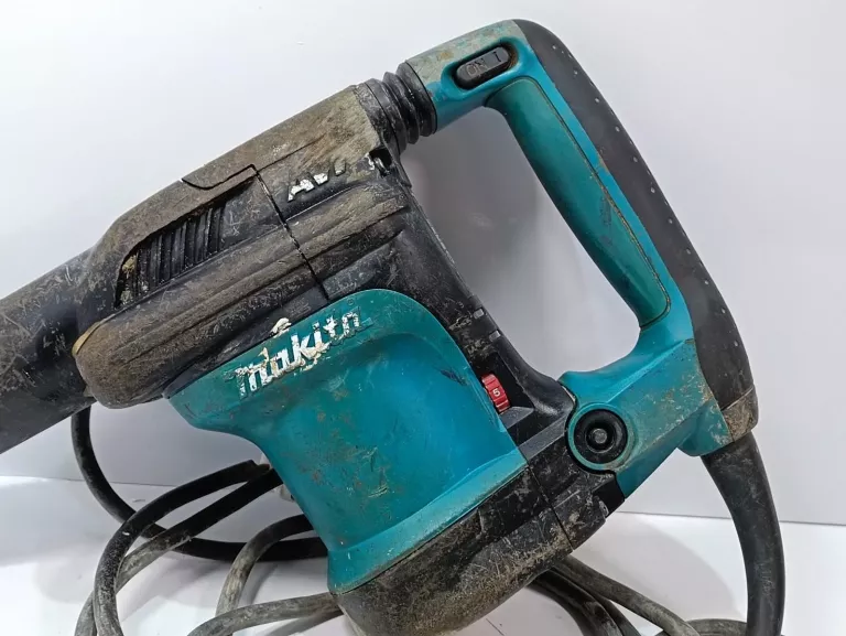 MŁOT UDAROWY MAKITA HM0871C