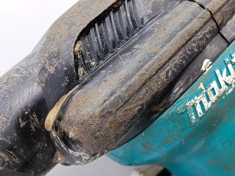 MŁOT UDAROWY MAKITA HM0871C