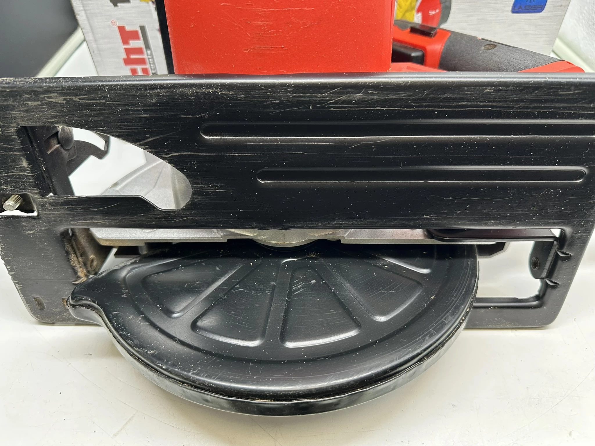 pila-pilarka-krajzega-reczna-tarczowa-hecht-1620-moc-1800w-tarcza-laser-kod-producenta-hecht1620