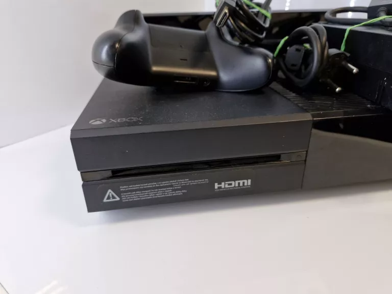 KONSOLA XBOX ONE 500GB + PAD + KINECT + GRA FIFA 22