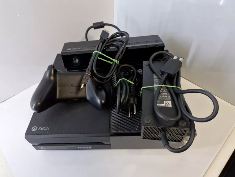 KONSOLA XBOX ONE 500GB + PAD + KINECT + GRA FIFA 22