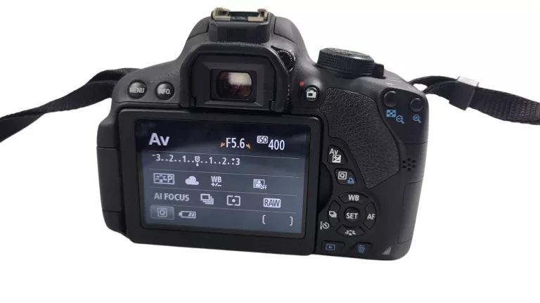 APARAT CANON EOS 700D + OBIEKTYW CANON EFS 15-55MM