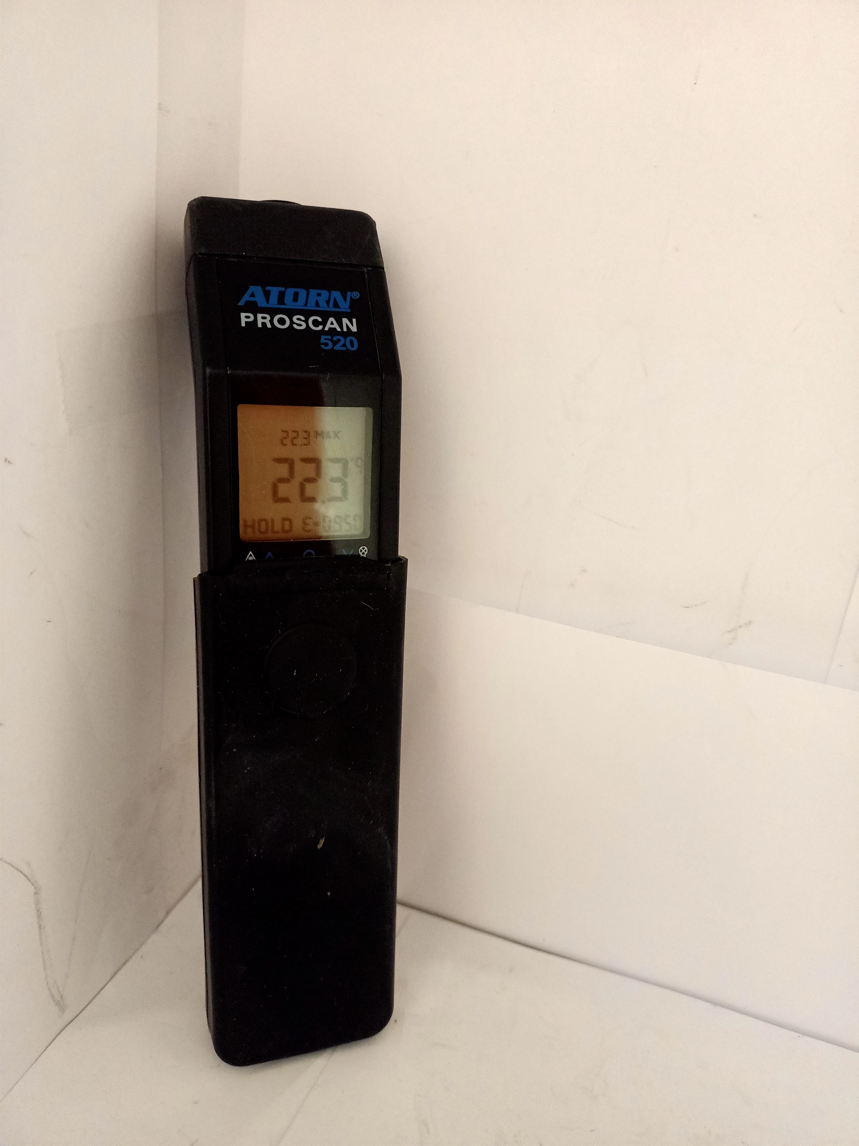 profesjonalny-termometr-na-podczerwien-atorn-proscan-520-senatorska-38-legnica