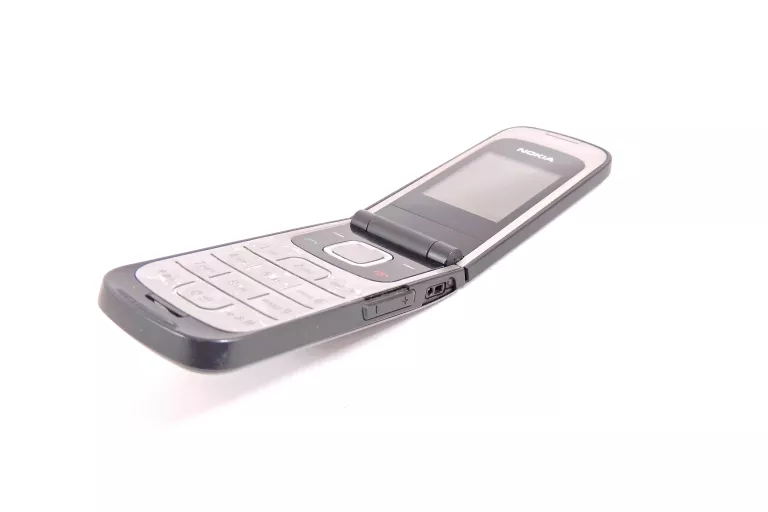 TELEFON NOKIA 2720 FOLD 32 MB / 32 MB 2G CZARNY