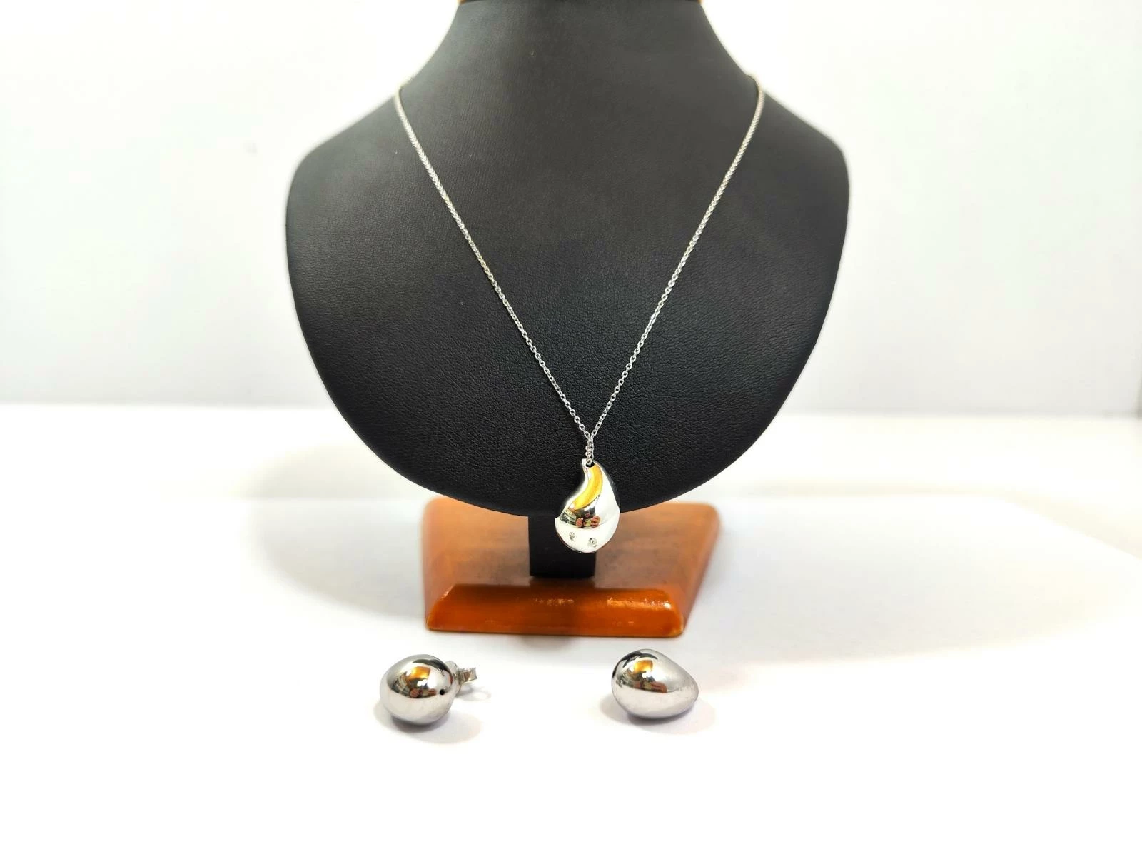 zestaw-srebnej-bizuterii-lancuszekkolczyki-kamien-17088-524288