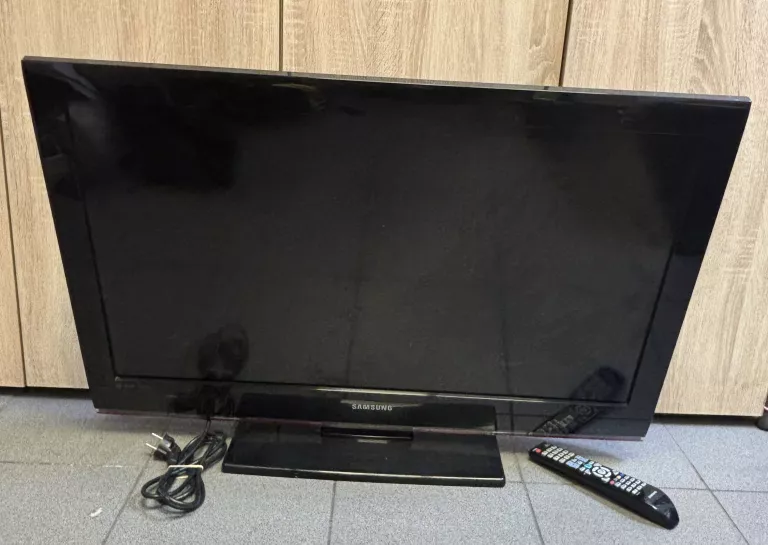 TELEWIZOR SAMSUNG LE32B530P7W + PILOT USZKODZONY