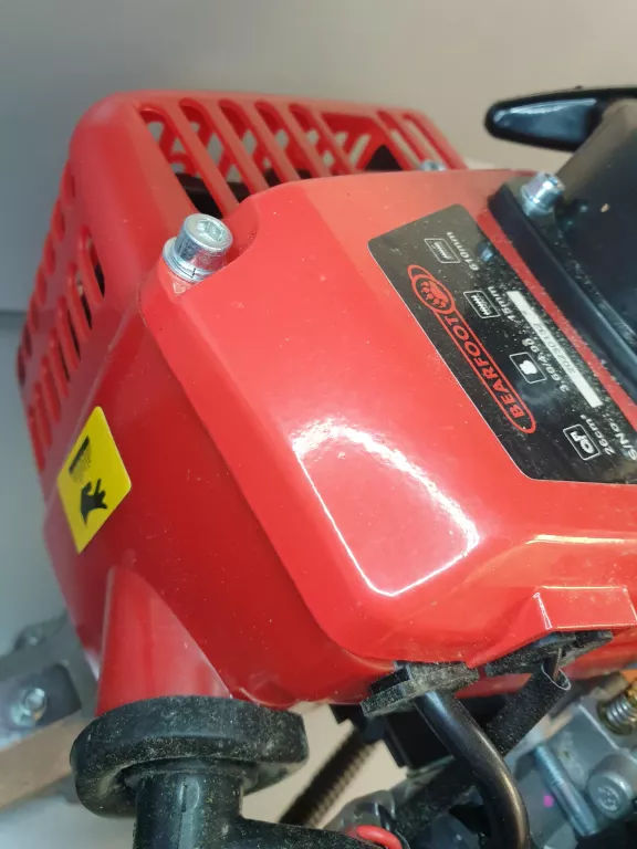 NOŻYCE SPALINOWE OGRODOWE DO ŻYWOPŁOTU BEARFOOT BF-HT-4900