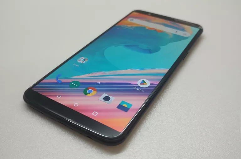 TELEFON ONE PLUS 5T