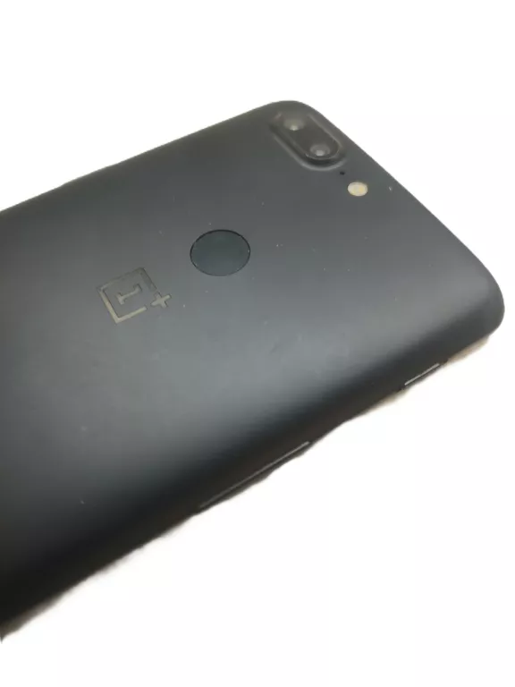 TELEFON ONE PLUS 5T