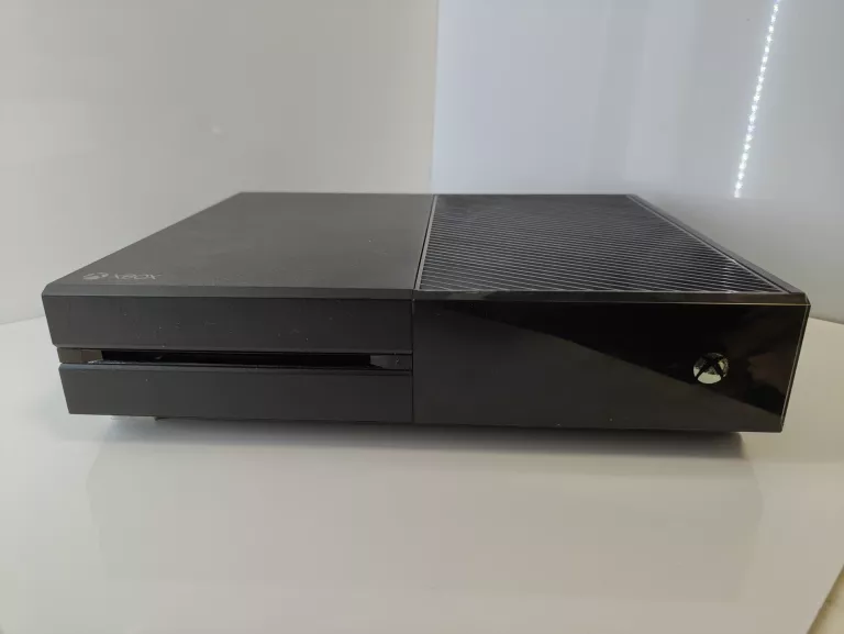 KONSOLA XBOX ONE 500GB + PAD