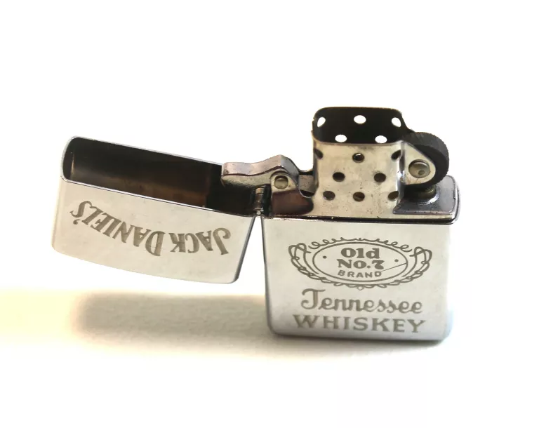 ZAPALNICZKA ZIPPO JACK DANIELS + AKCESORIA