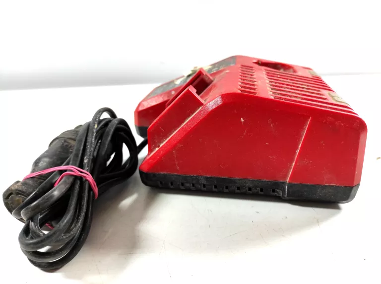 ŁADOWARKA MILWAUKEE M12-18C 6A