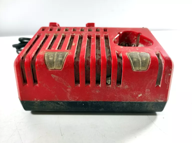 ŁADOWARKA MILWAUKEE M12-18C 6A