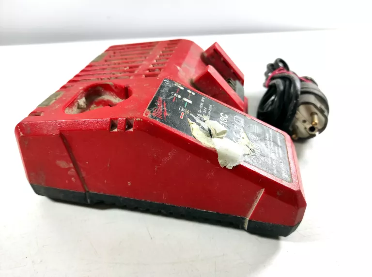 ŁADOWARKA MILWAUKEE M12-18C 6A