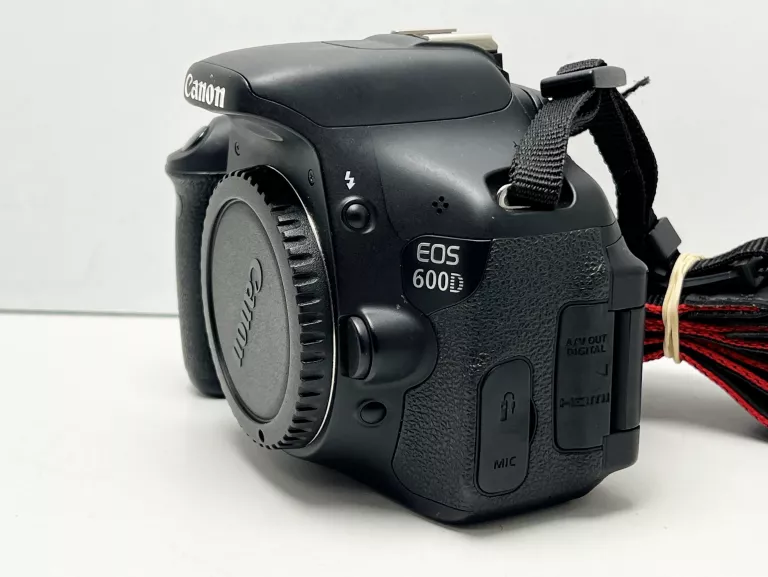 APARAT CANON EOS 600D BODY