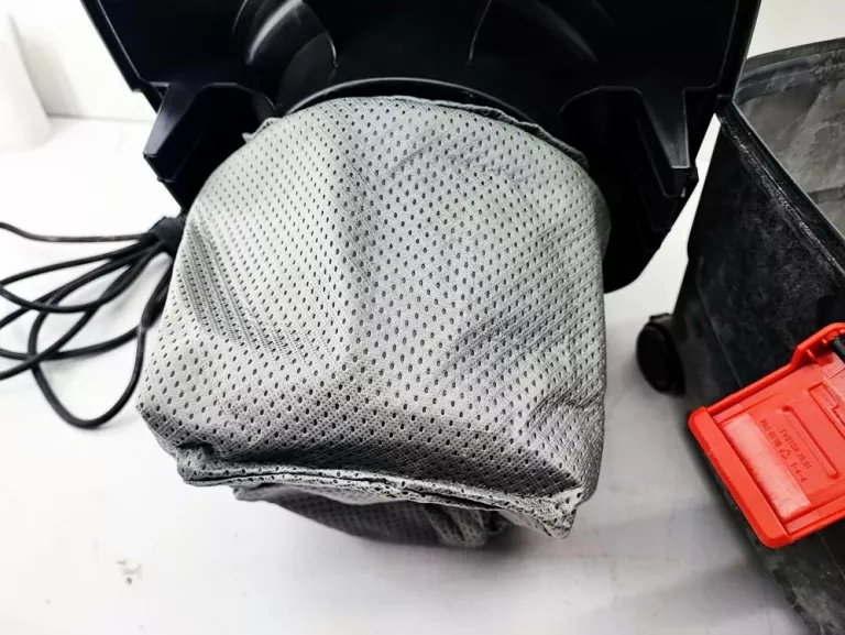 odkurzacz-przemyslowy-bosh-gas-15-pojemnosc-zbiornika-800