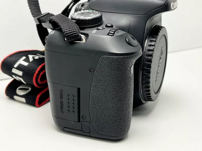 APARAT CANON EOS 600D BODY