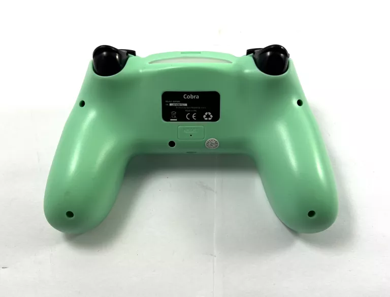 KONSOLA PLAYSTATION 4 PRO + KAMERA CUH-ZEY2 + OKABLOWANIE + PAD