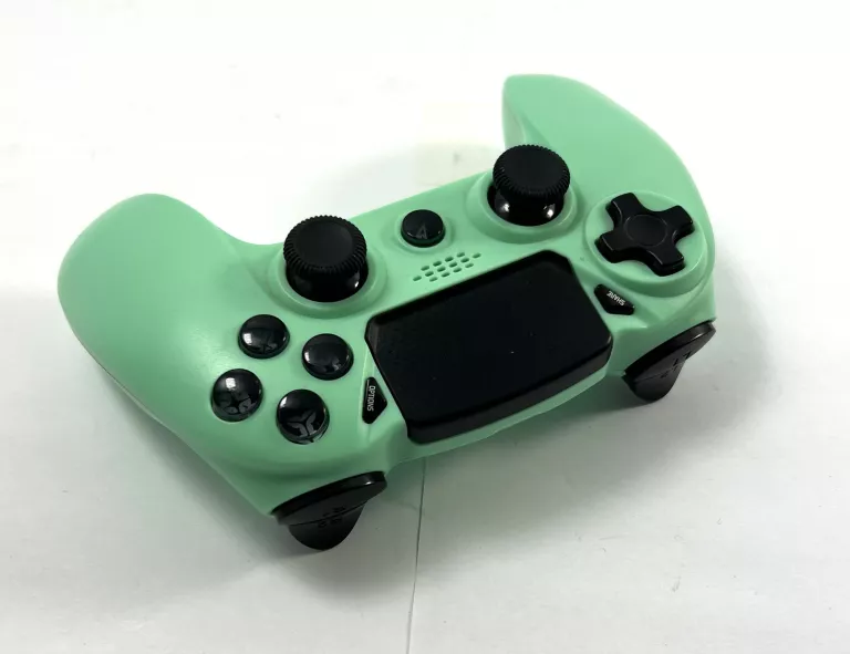 KONSOLA PLAYSTATION 4 PRO + KAMERA CUH-ZEY2 + OKABLOWANIE + PAD