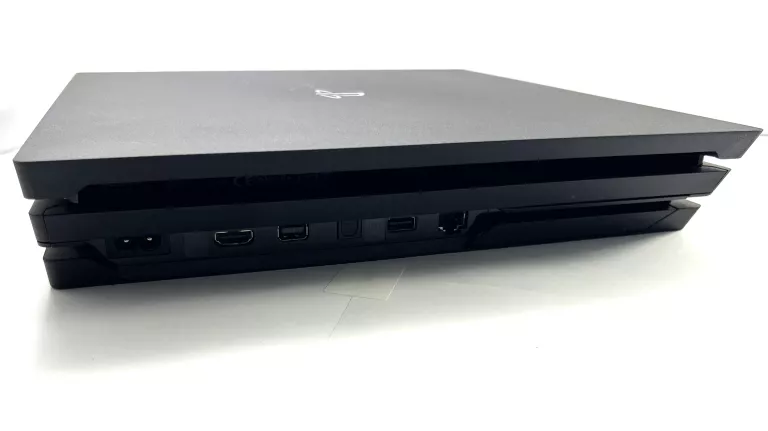 KONSOLA PLAYSTATION 4 PRO + KAMERA CUH-ZEY2 + OKABLOWANIE + PAD