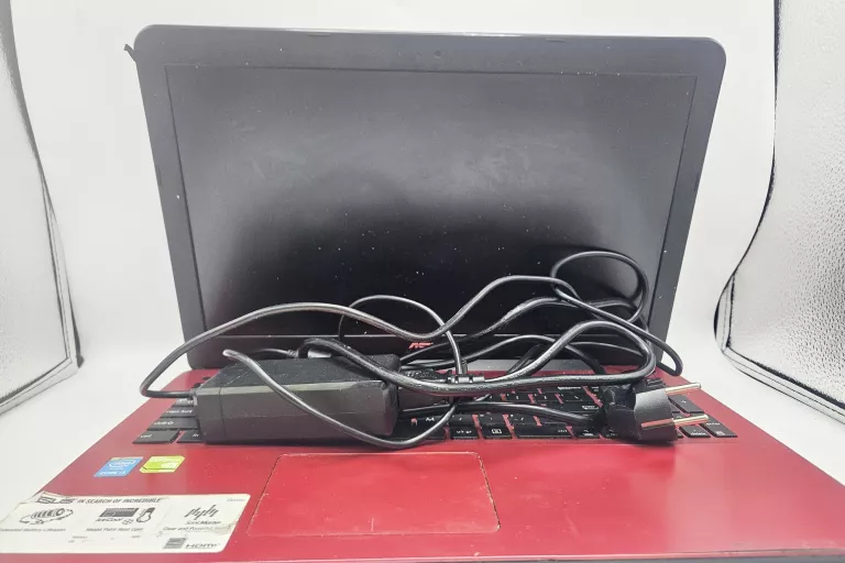 LAPTOP ASUS F555L 4GB/1000GB OPIS!