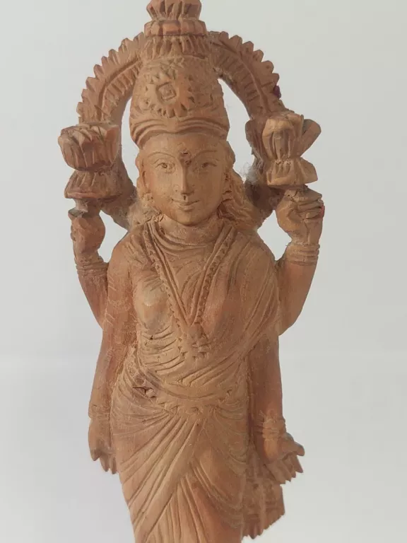 FIGURKA BOGINI HINDUSKA DRZEWO SANDAŁOWE RZEŹBA 20 CM