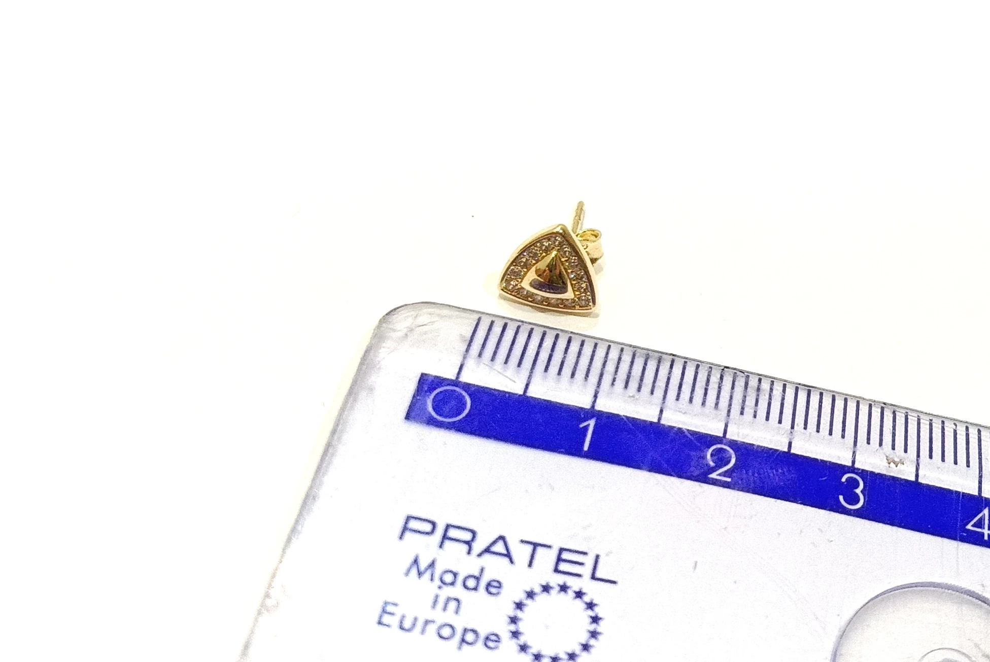 zlote-kolczyki-w-sztyfcie-trojkaty-585-150g-material-15835-2