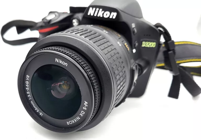LUSTRZANKA NIKON D3200 + 18-55 MM KORPUS + OBIEKTYW