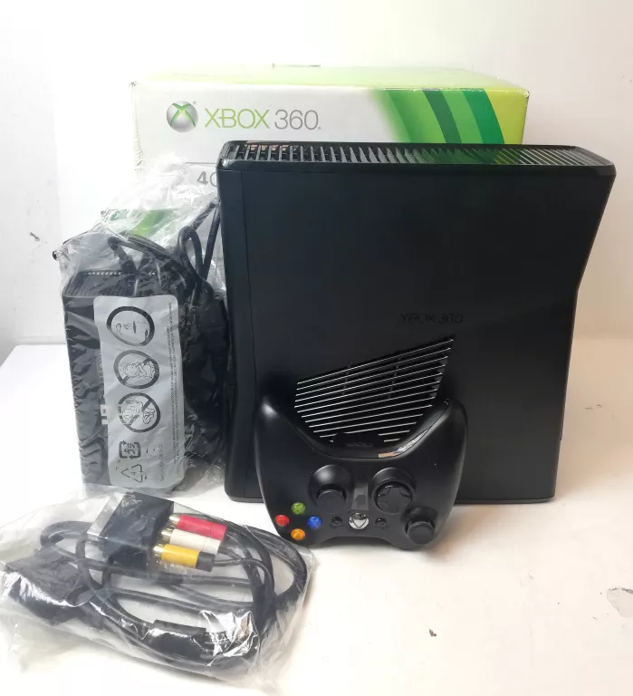 KONSOLA XBOX 360 4GB KOMPLET JAK DAŁ PRODUCENT PUDEŁKO