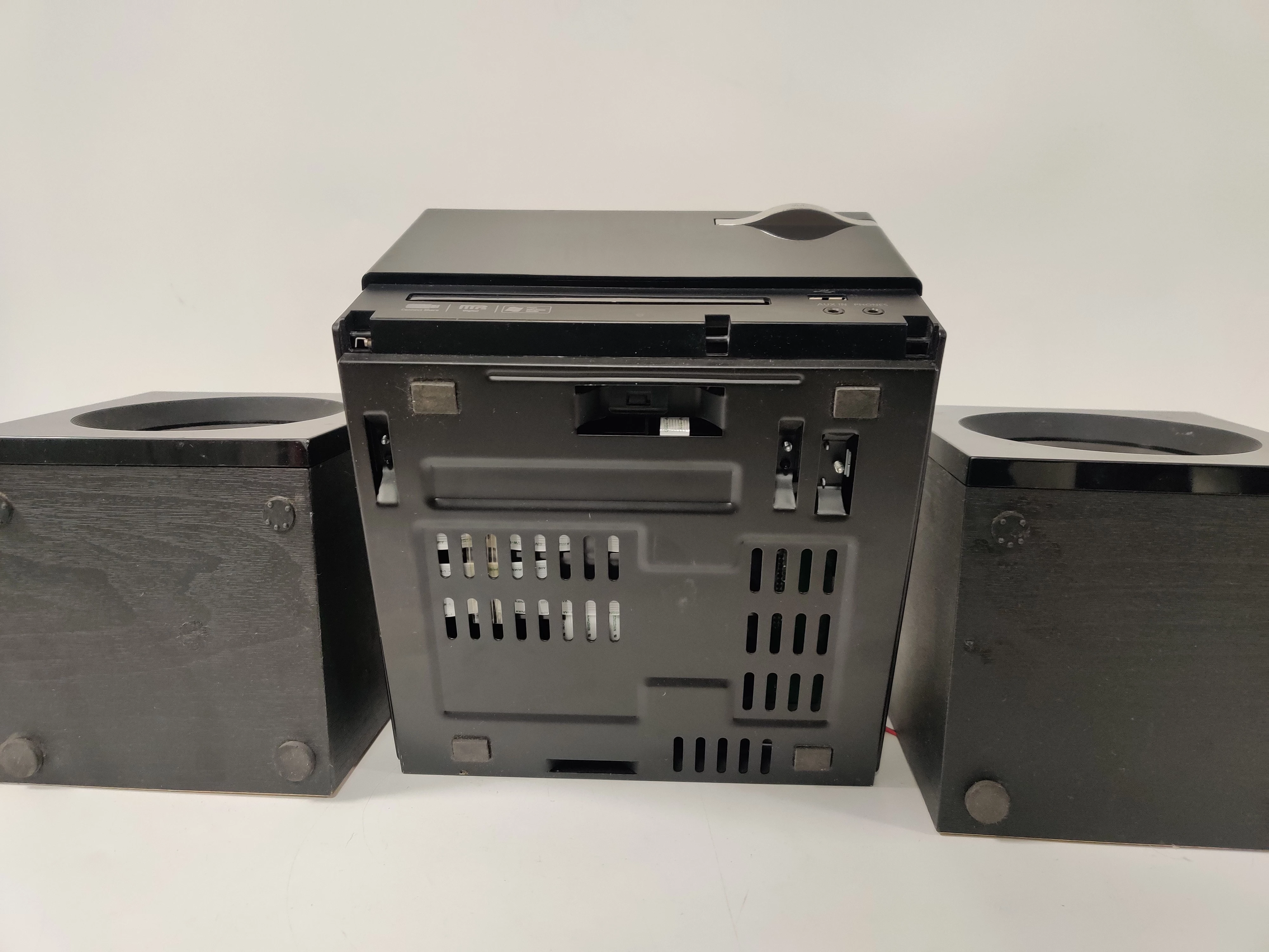 mini-wieza-samsung-mm-d320-glosniki-rodzaj-odtwarzanych-nosnikow-226238-1