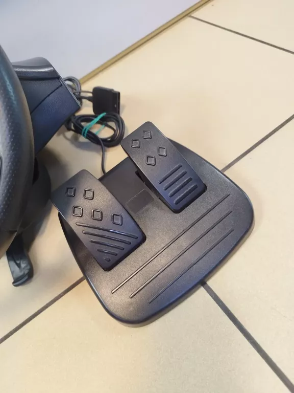 kierownica-thrustmaster-gt-2-in-1-force-feedback-stan-11323-2