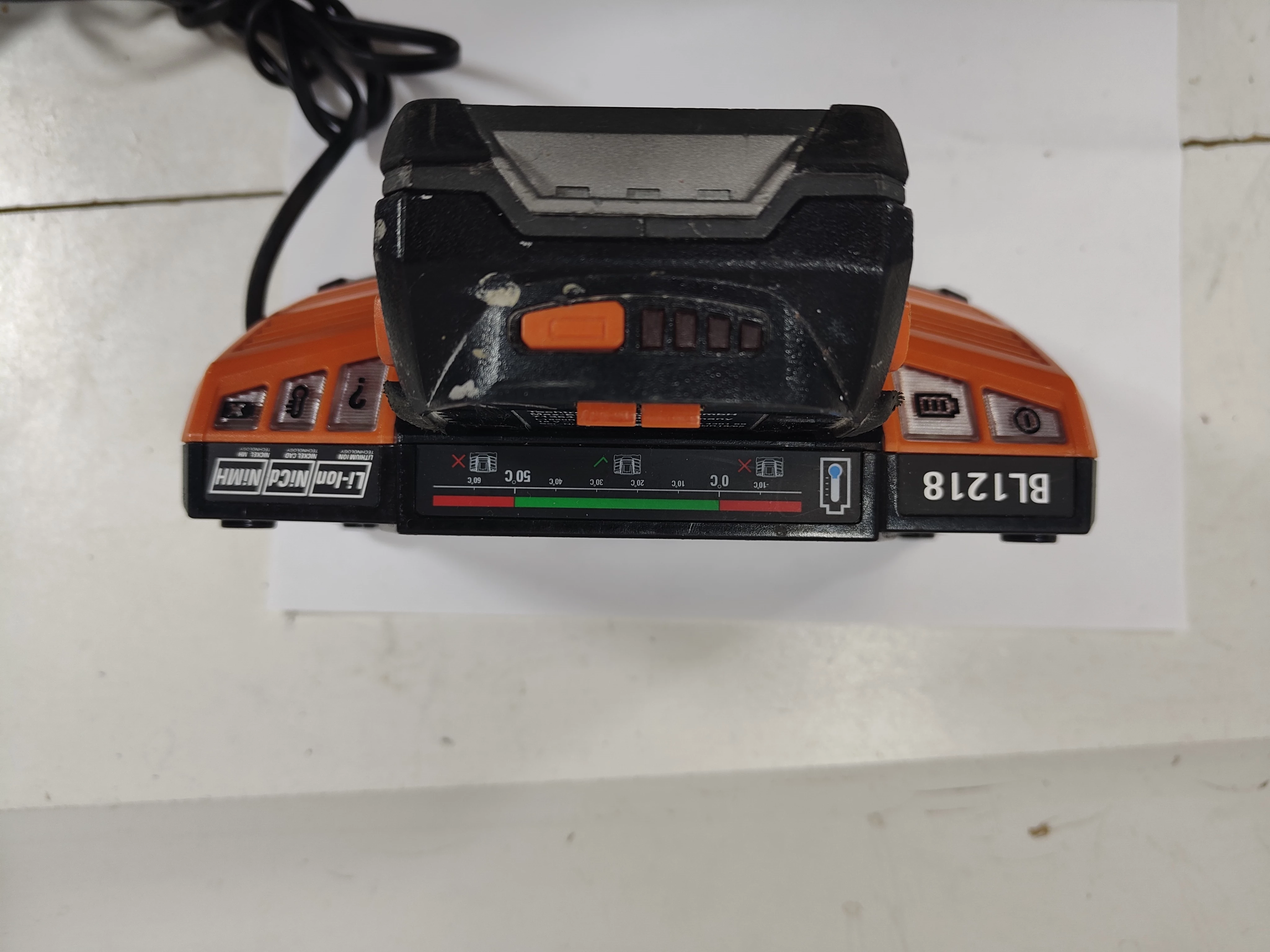 ladowarka-aeg-ladowarka-bl-1218-nicd-plus-akumulator-2-ah-18-v-marka-248811-975439