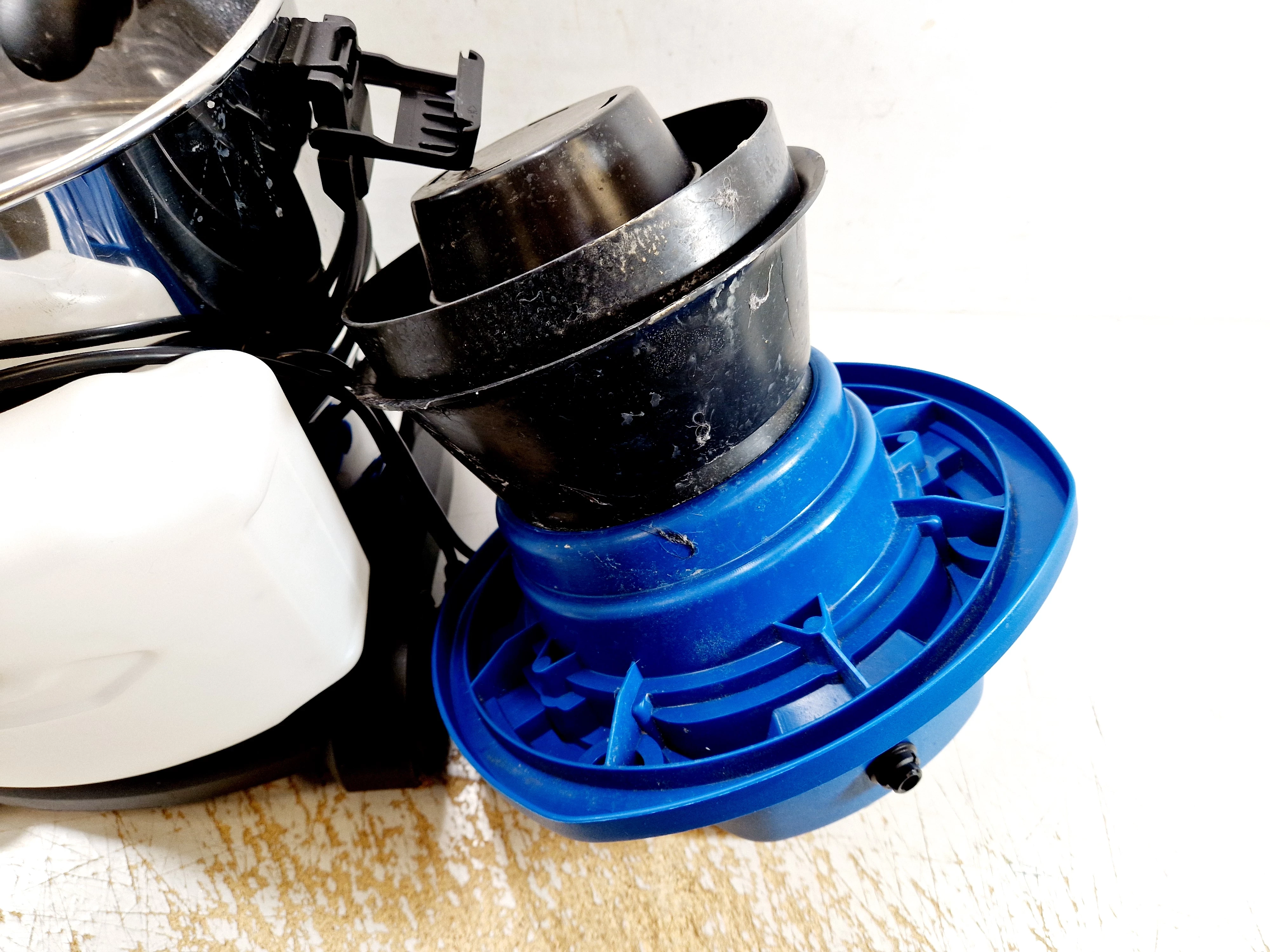 niteo-odkurzacz-pioracy-1600w-karton-marka-218345-291301