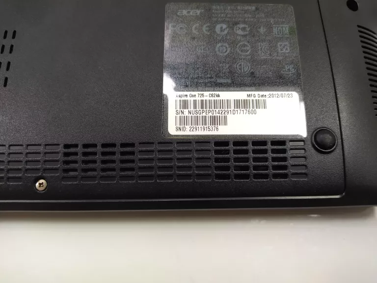 LAPTOP ACER ASPIRE ONE 725 AMD C60 2/320GB HDD DZIAŁA NA ŁADOWARCE