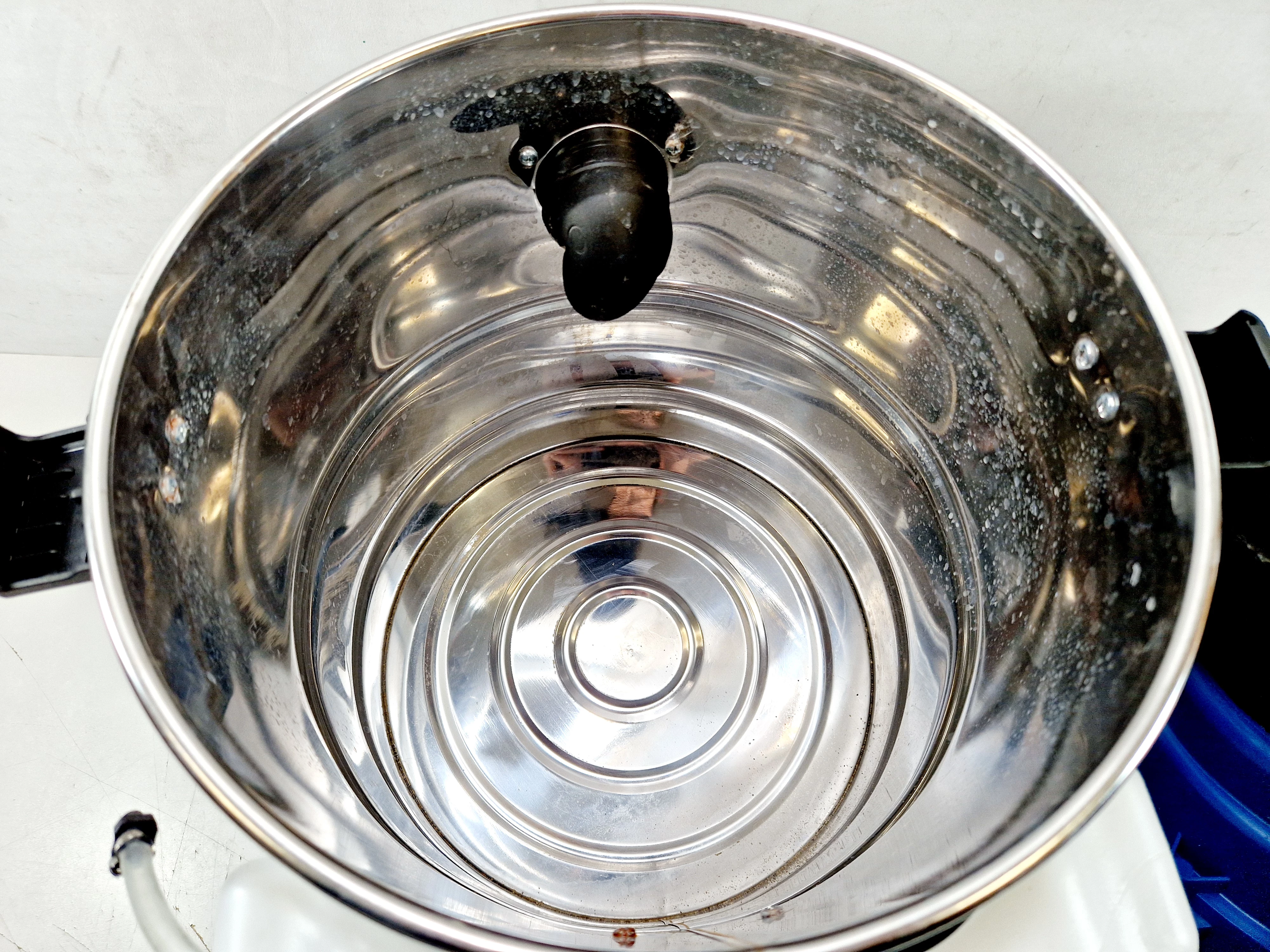 niteo-odkurzacz-pioracy-1600w-karton-pojemnosc-zbiornika-na-czysta-wode-500