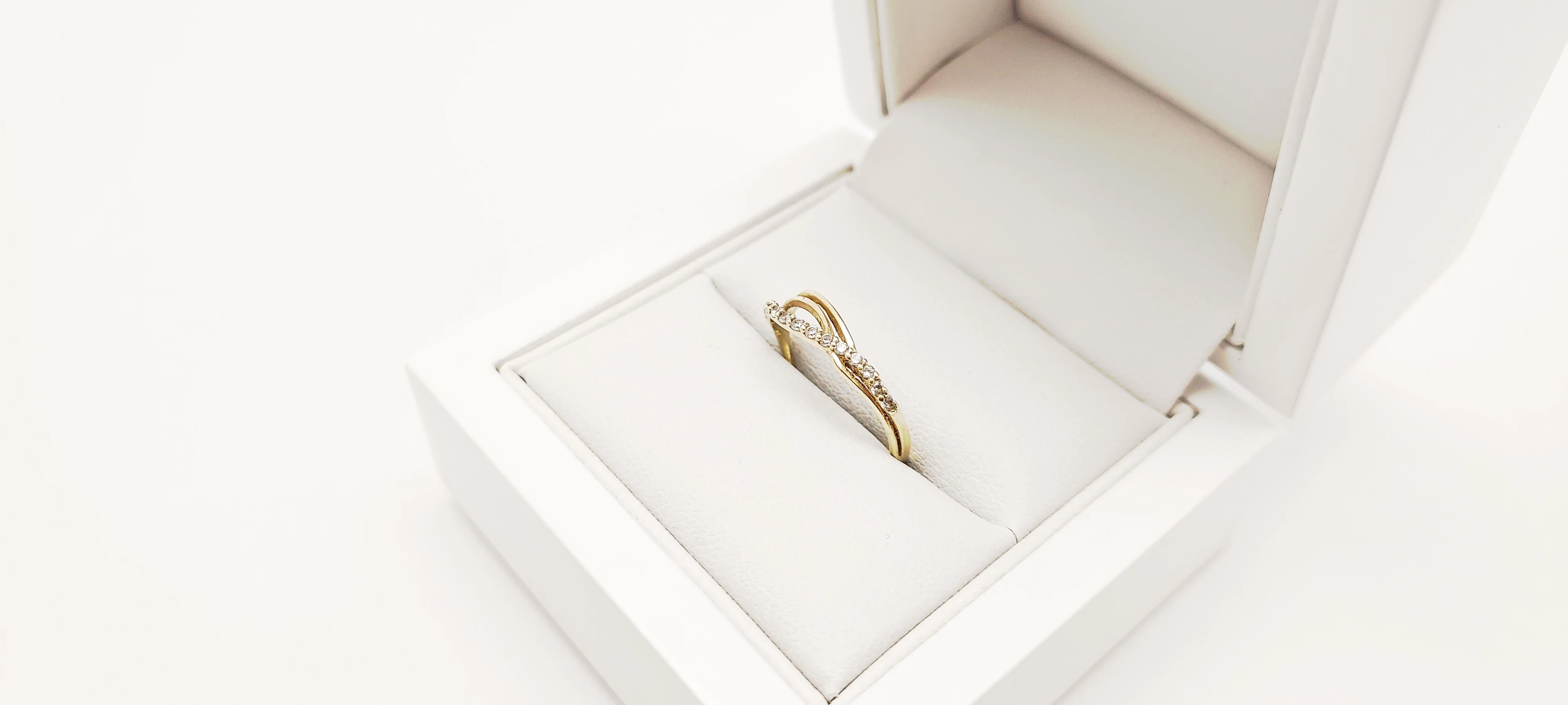 skromny-zloty-pierscionek-p585-r15-material-15835-2