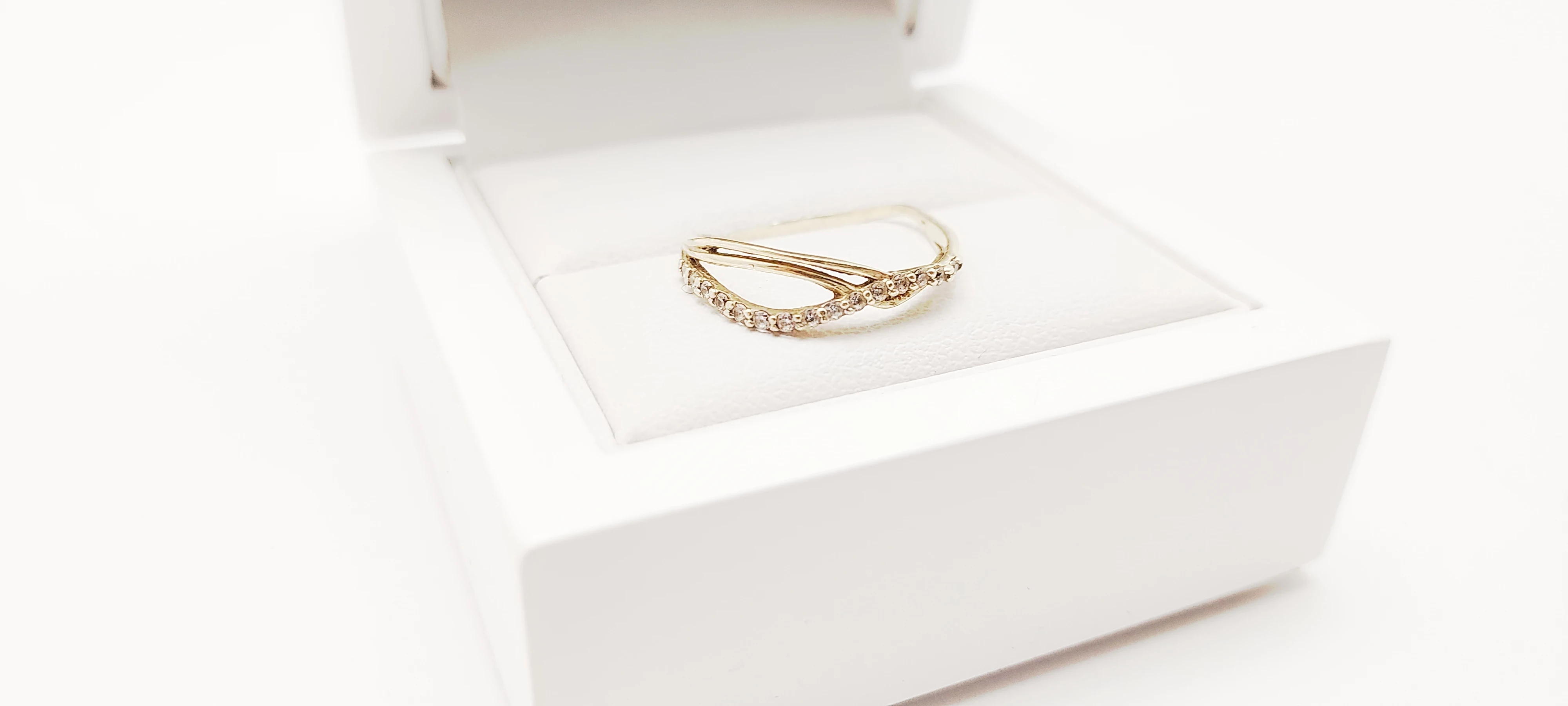 skromny-zloty-pierscionek-p585-r15-kolor-dominujacy-205826-225106