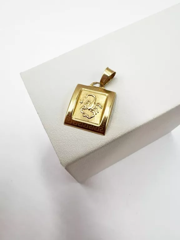 zlota-zawieszka-znak-zodiaku-skorpion-p585132g25cm-material-dominujacy-223721-131072