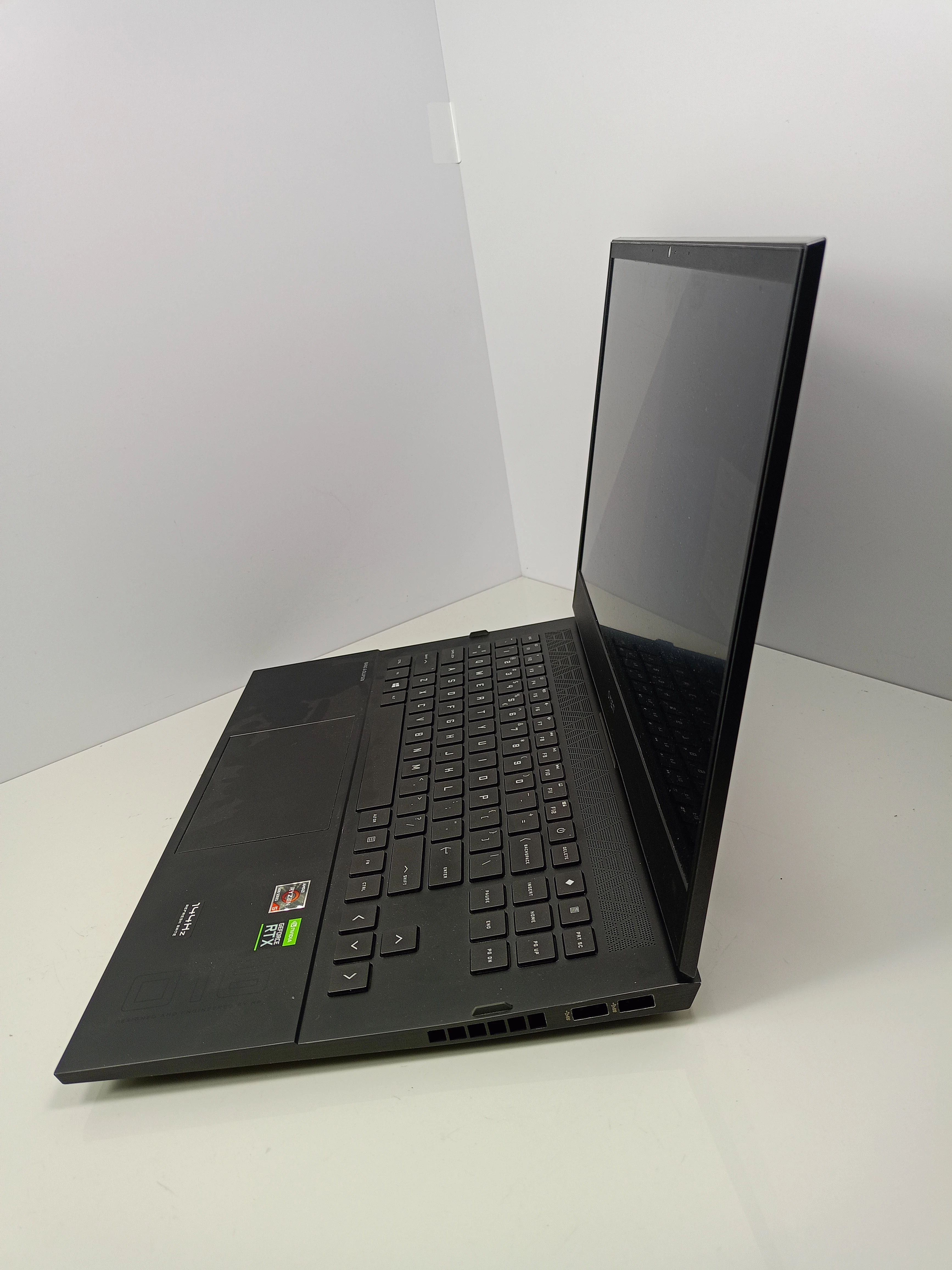 laptop-hp-omen-16-c0220nw-amd-ryzen-5-5600h-16-gb-ram-512-ssd-przekatna-ekranu-1610