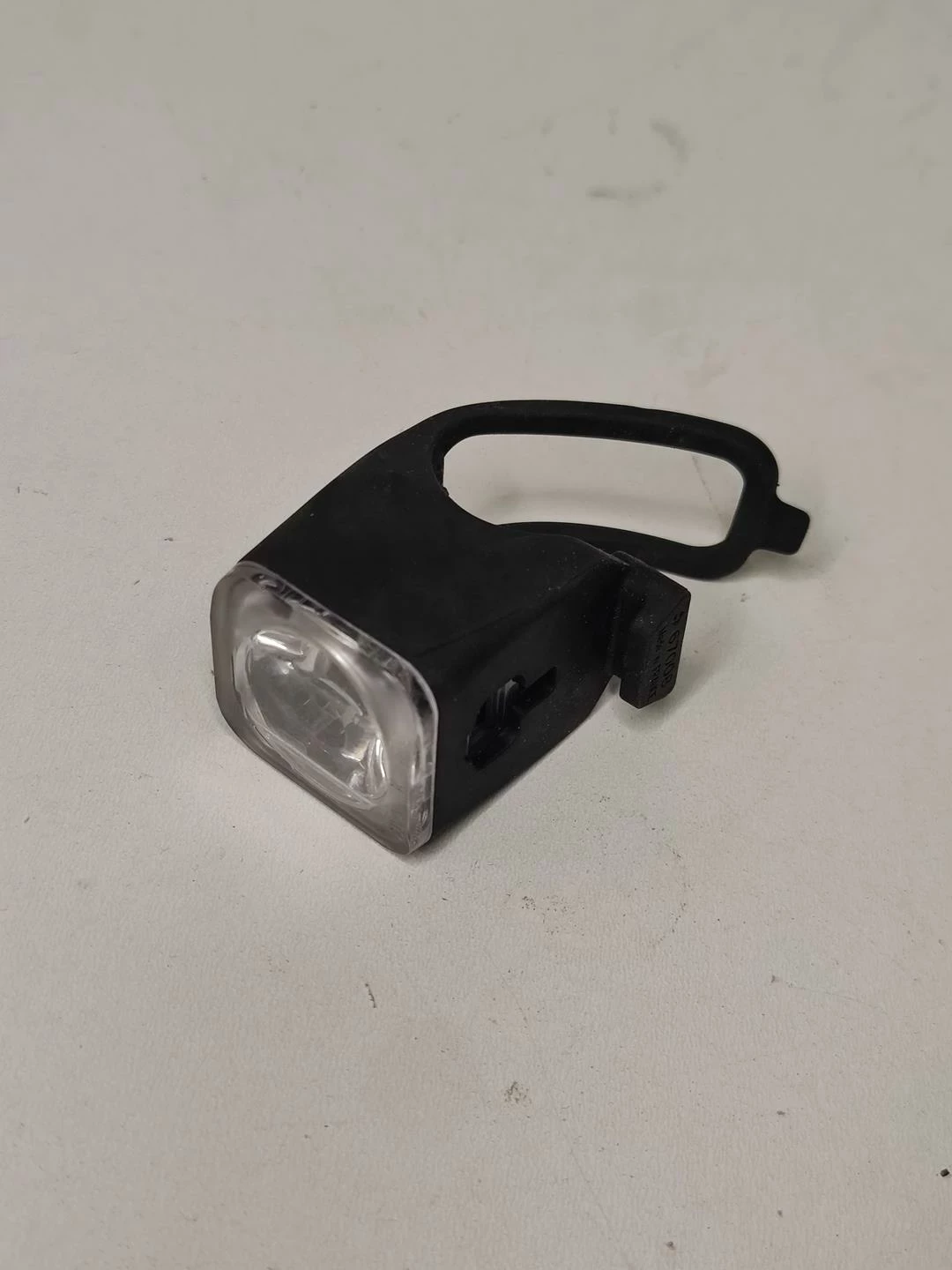 lampka-rowerowa-przednia-btwin-ean-gtin-5906750215327